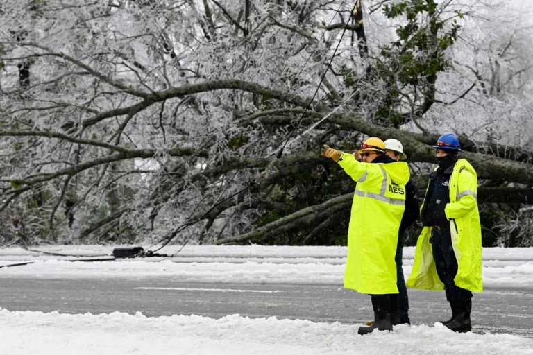 MARK ZALESKI/THE TENNESSEAN/USA TODAY NETWORK via Imagn Images  First responders assess a downed power line in Nashville, Tenn. on Jan. 25.